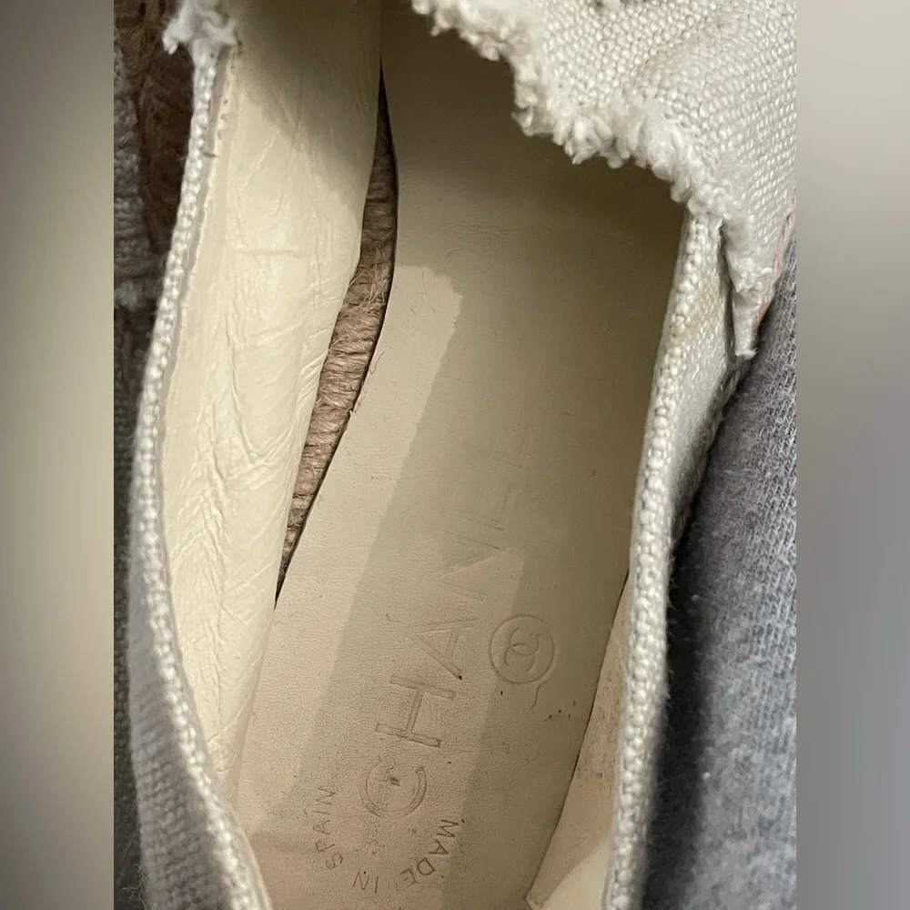 Excellent Condition Chanel White & Black Size 5 Espadrilles. 💕